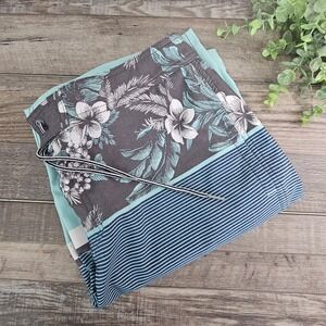 Goodfellow &‎ Co Board Shorts Men 34 Swim Trunks Floral Stripe Blue Green Beach